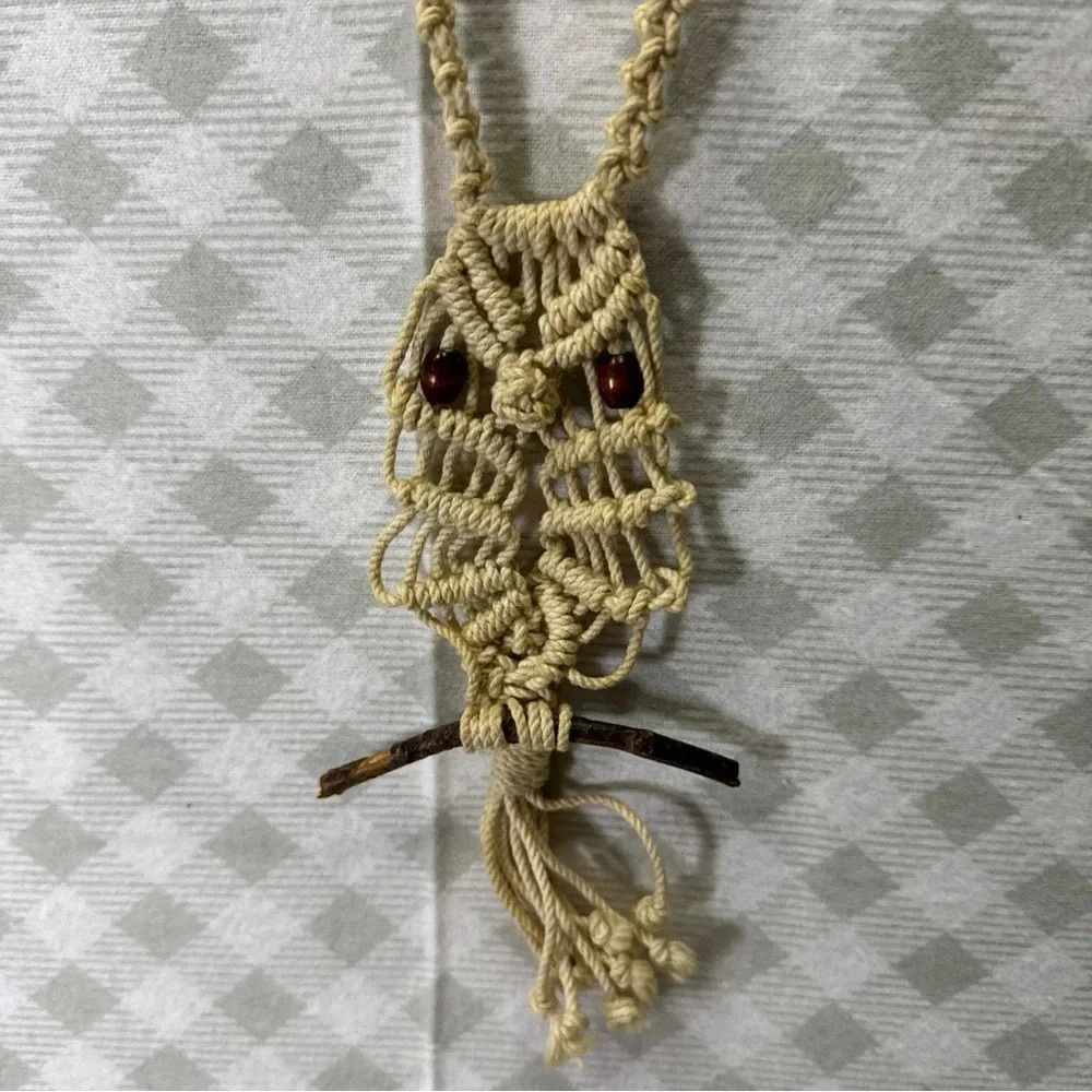 Boho Chic Macrame Owl Necklace - Vintage Handmade - Picture 3 of 7
